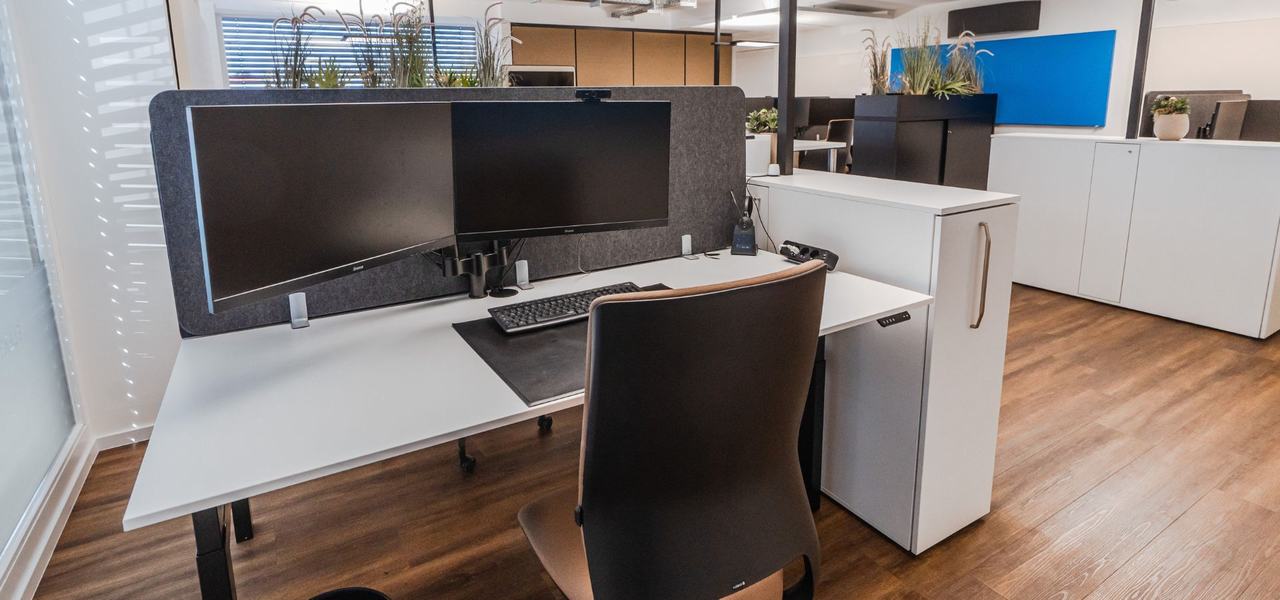B&uuml;roeinrichtung Schreibtische und moderne Arbeitswelten - Agentur Stahl
